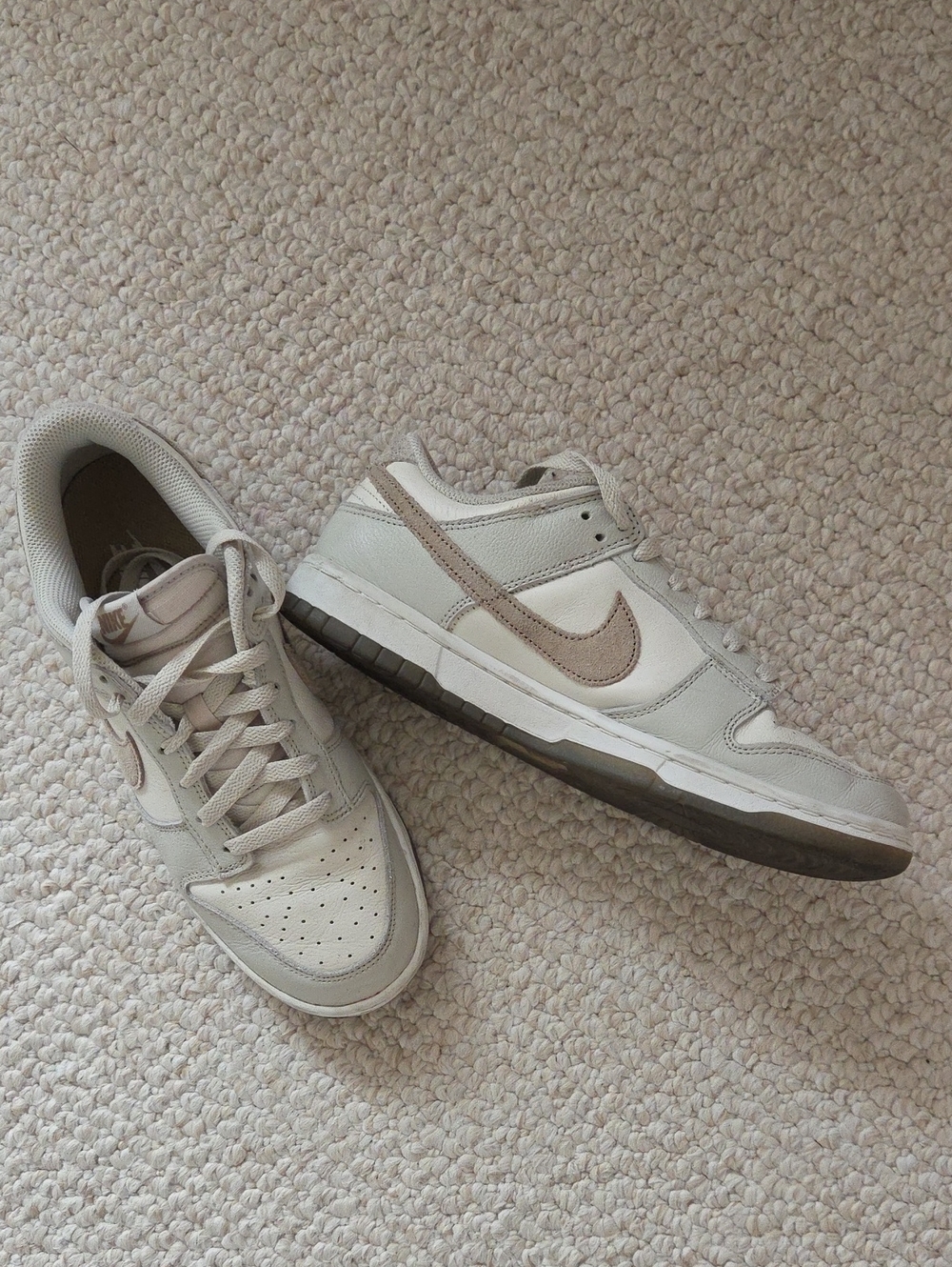 Nike Men’s Low-Top Sneakers in Off-White and Tan